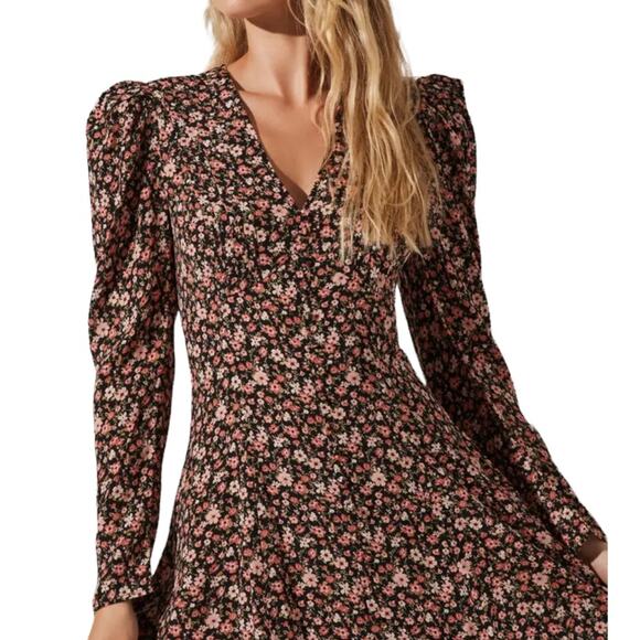 ASTR Covered Button Midi Dress Size Medium - Picture 7 of 8